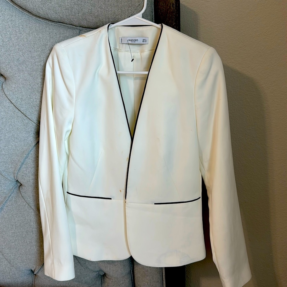 Mango blazer for women 
Gently Used